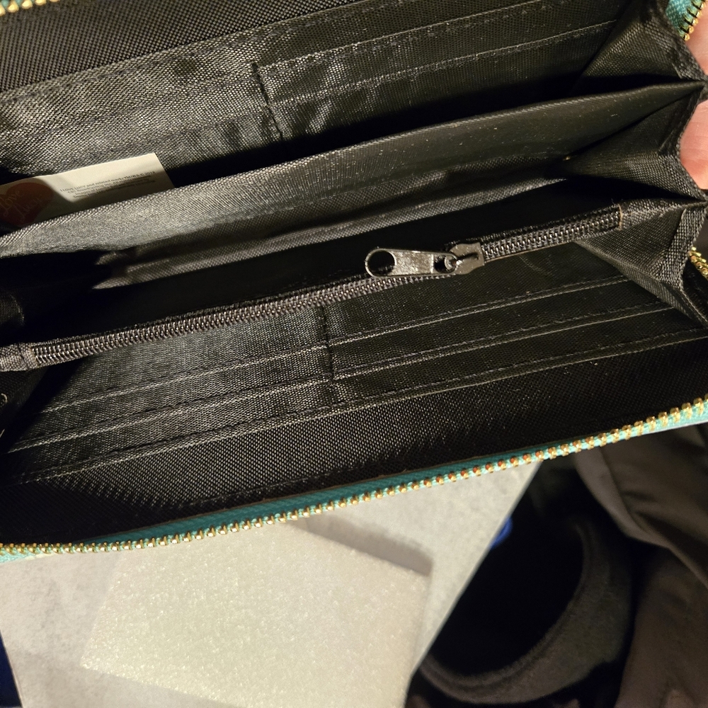 I Love Lucy VITAMEATAVEGAMIN Wallet - Picture 5 of 6